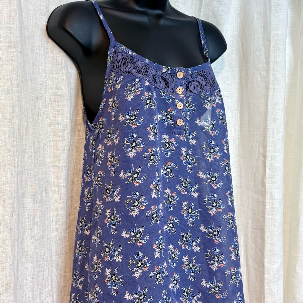 💥3/$30💥Floral Spaghetti Strap Chiffon Tunic Wood Buttons Lace Festival Boho